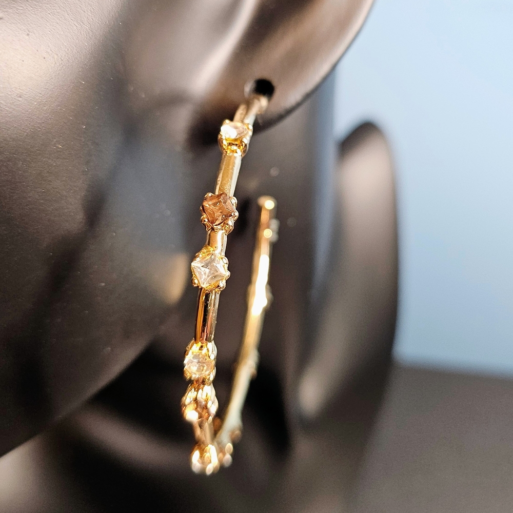 💯 BaubleBar Gold Crystal-Studded Hoop Earrings 💯